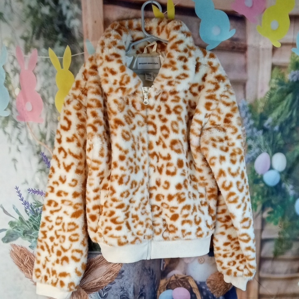 🛝 Amazon Essentials Kids Faux Fur Animal Print Jacket
